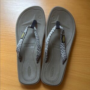KEEN Women's Black and Gray Sandals